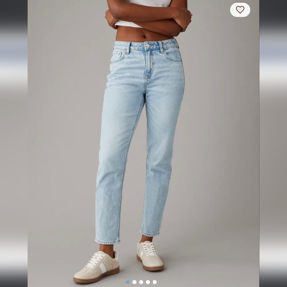American Eagle Mom Jeans, Size 2 Regular. Light Blue